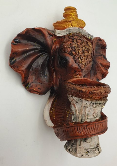 Świecznik ścienny w kształcie głowy słonia Świecznik ścienny w kształcie głowy słonia