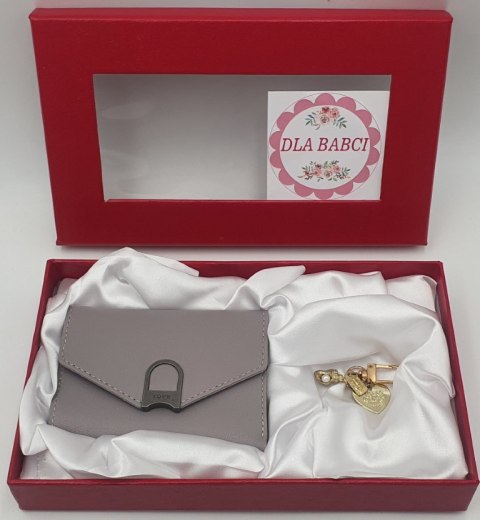 Zestaw prezentowy dla Babci . Portfel i zawieszka w ozdobnym opakowaniu. Zestaw prezentowy dla Babci . Portfel i zawieszka w ozdobnym opakowaniu.